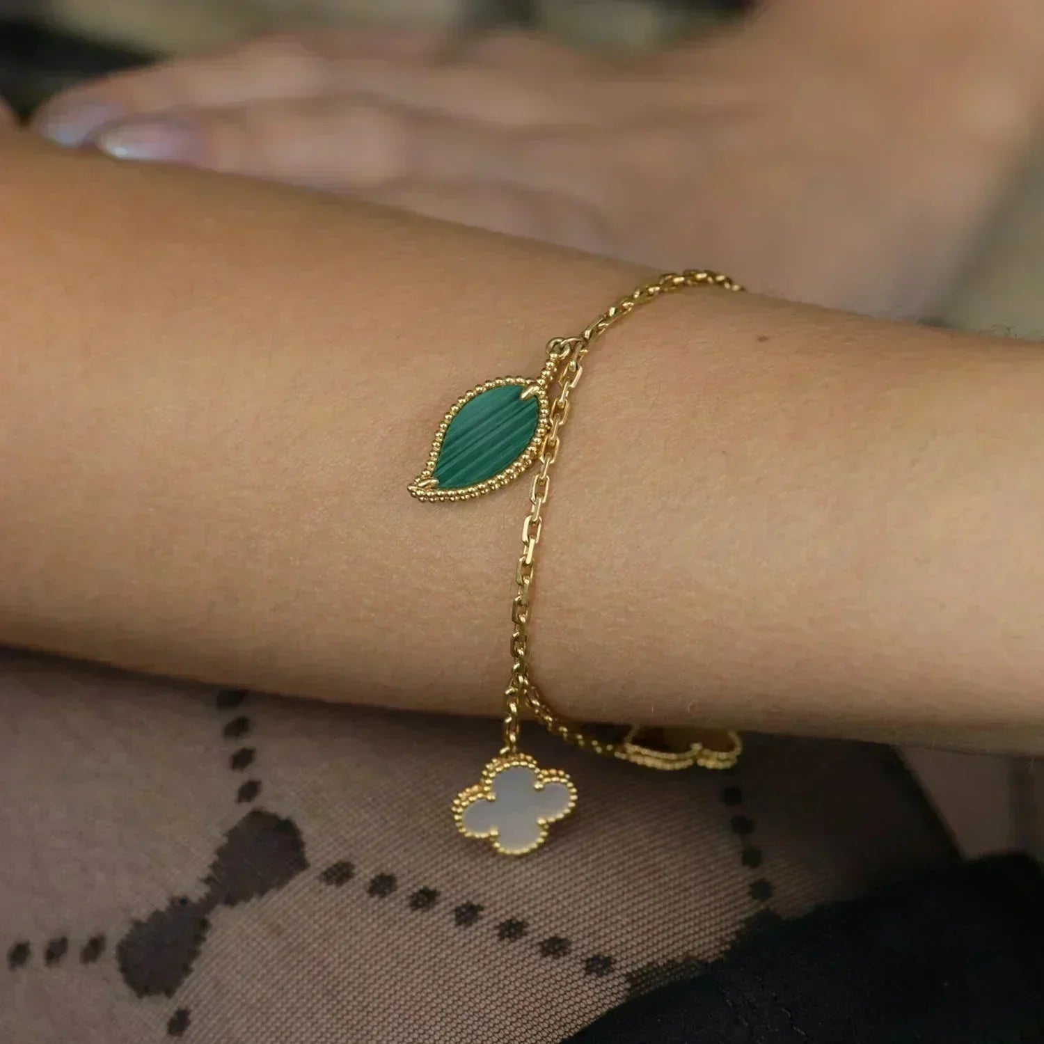 ¡®Glow¡¯LUCKY SPRING 5 MOTIF GOLD BRACELET