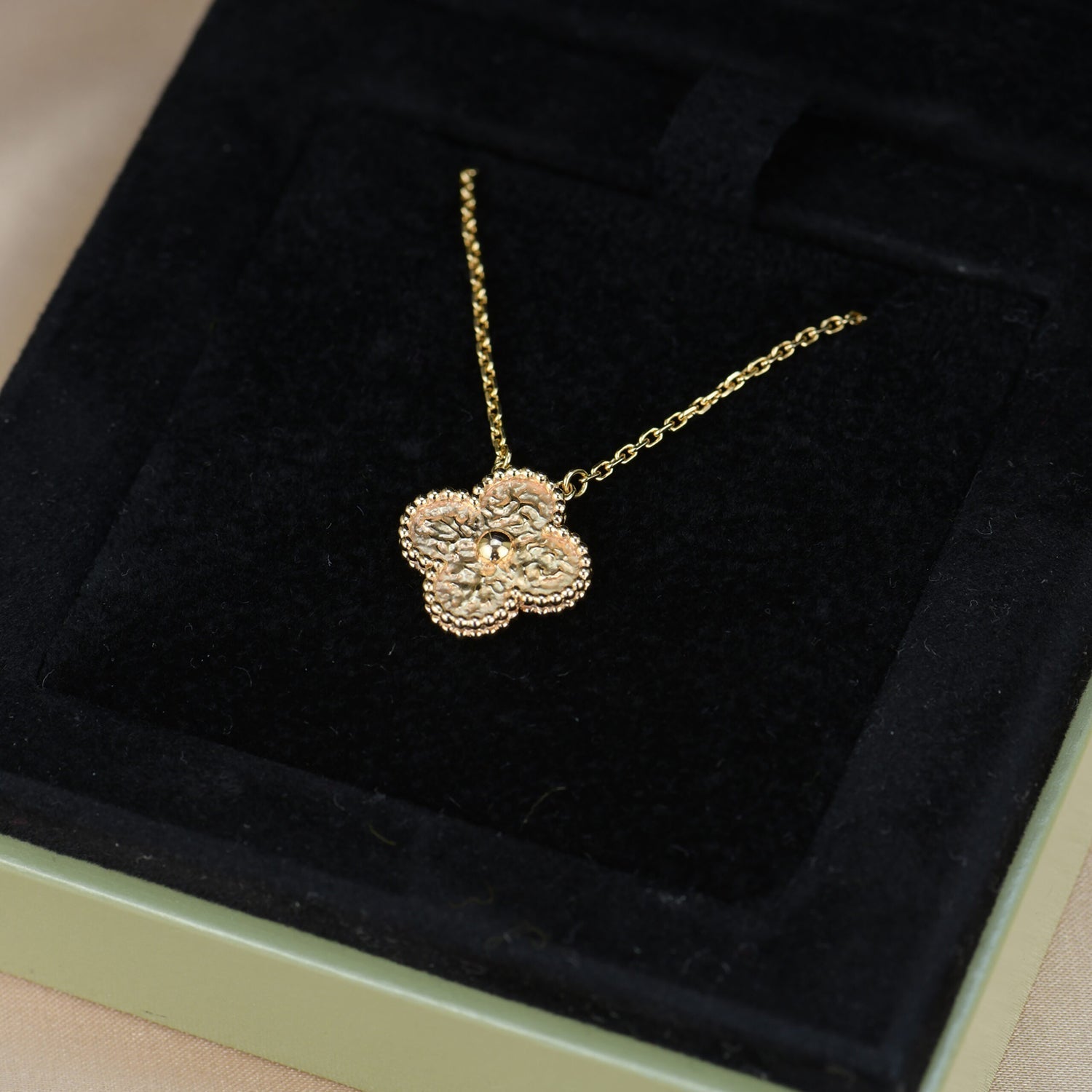 ¡®Glow¡¯CLOVER 15MM  BRONZING NECKLACE