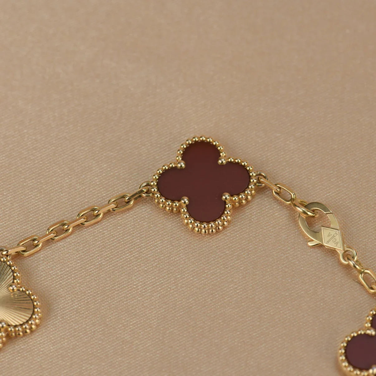[Glow Jewelry] CLOVER 5 MOTIF RED CORNELIAN BRACELET COLLECTION