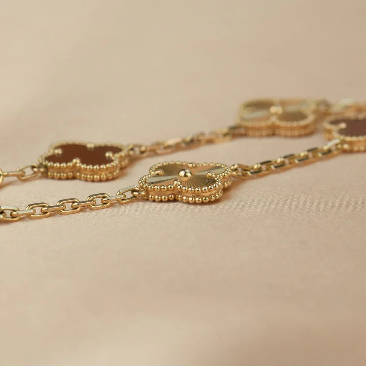 [Glow]New  CLOVER 5 MOTIF RED CORNELIAN BRACELET COLLECTION