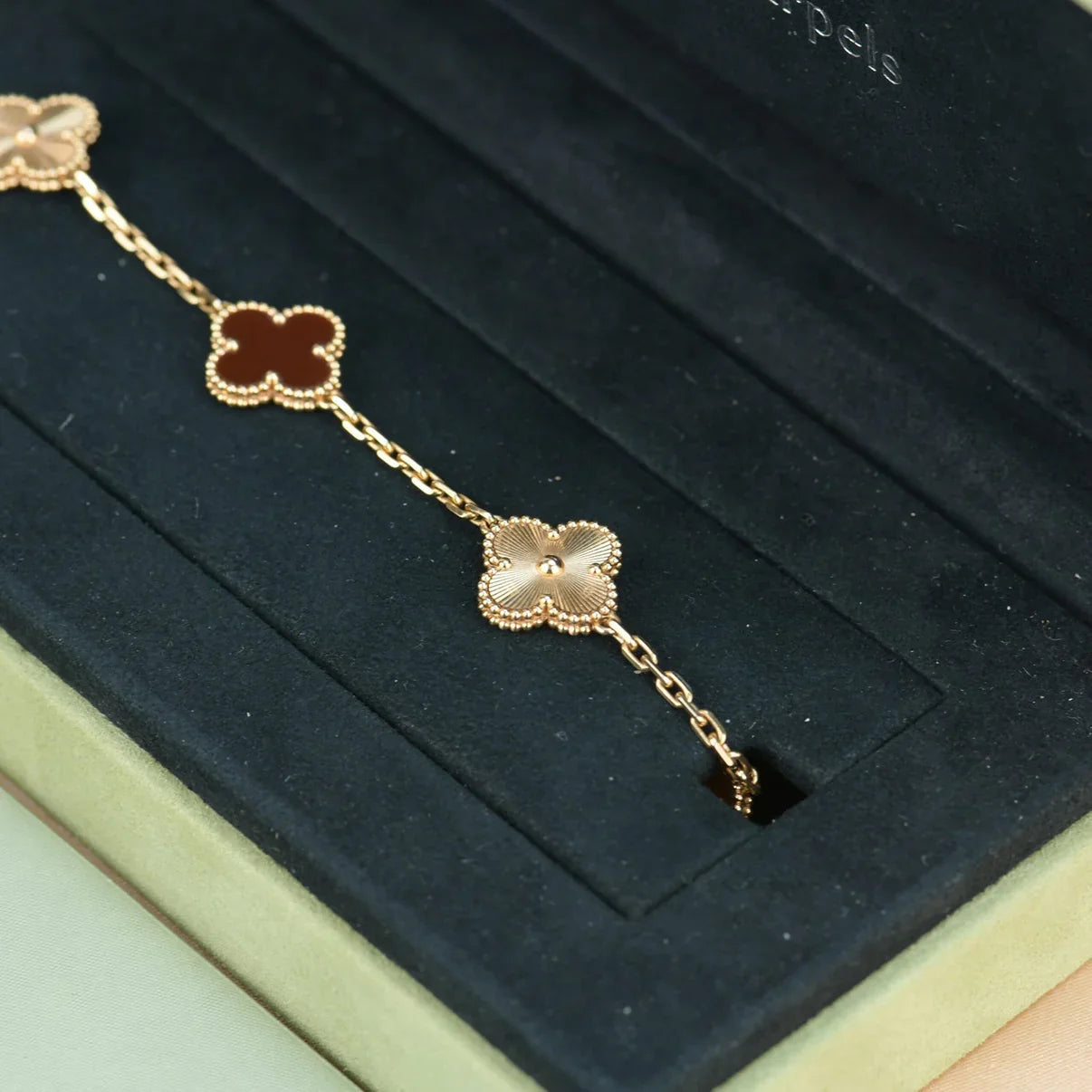 [Glow Jewelry] CLOVER 5 MOTIF RED CORNELIAN BRACELET COLLECTION