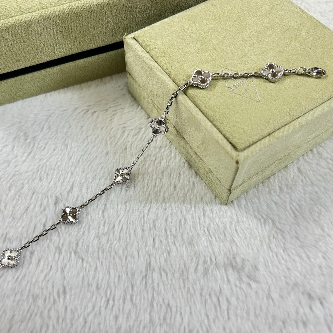 [Glow]New CLOVER 6 MOTIF DIAMOND BRACELET
