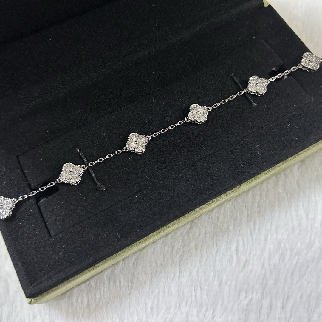[Glow Jewelry]CLOVER 6 MOTIF DIAMOND BRACELET