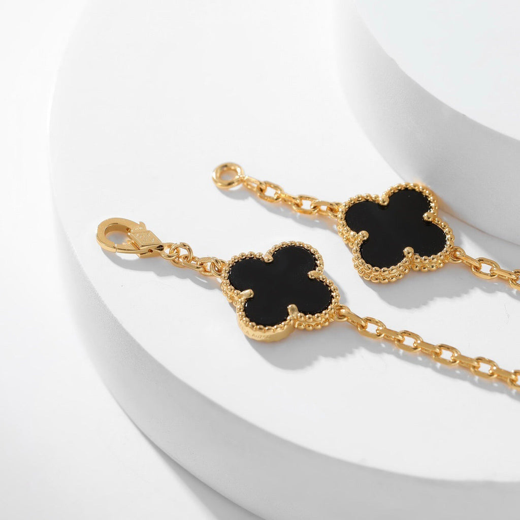 ¡®Glow¡¯CLOVER 10 MOTIFS ONYX NECKLACE