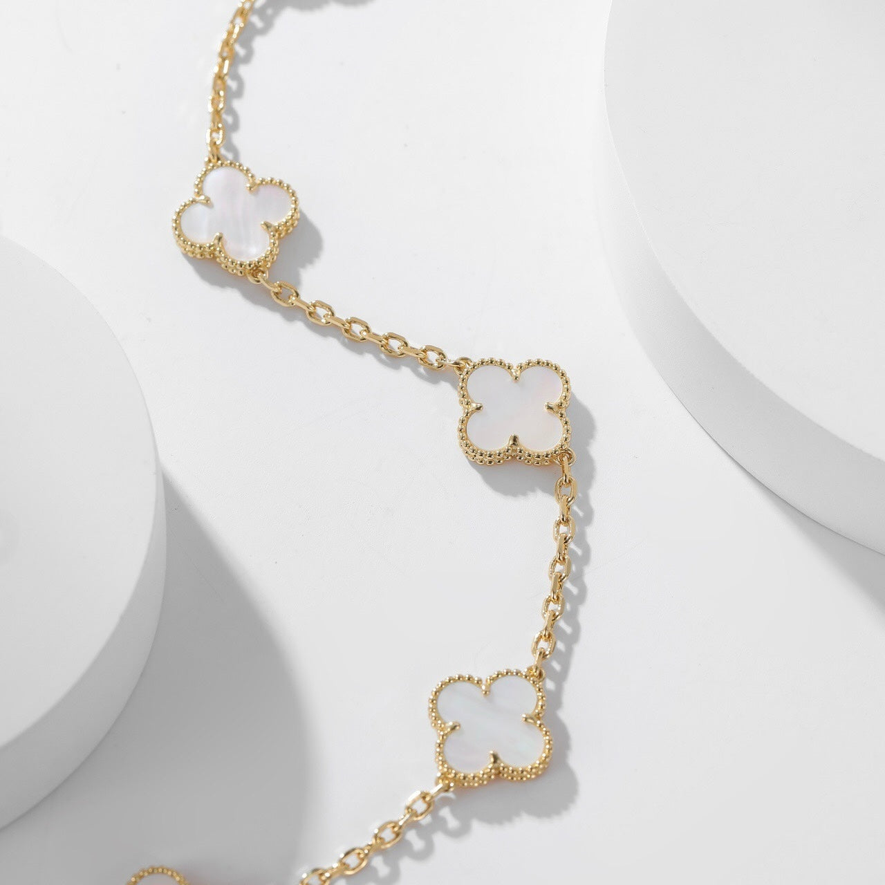 ¡®Glow¡¯CLOVER 10 MOTIFS WHITE MOTHER OF PEARL NECKLACE