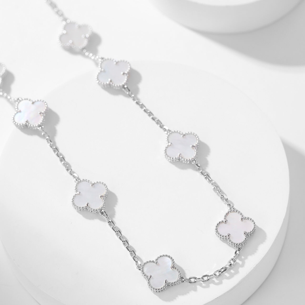 ¡®Glow¡¯CLOVER 10 MOTIFS WHITE MOTHER OF PEARL NECKLACE