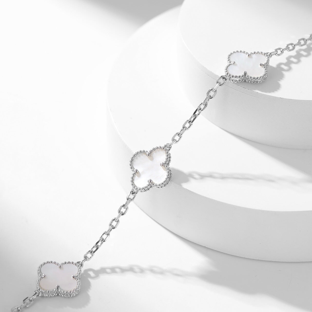 ¡®Glow¡¯CLOVER 10 MOTIFS WHITE MOTHER OF PEARL NECKLACE