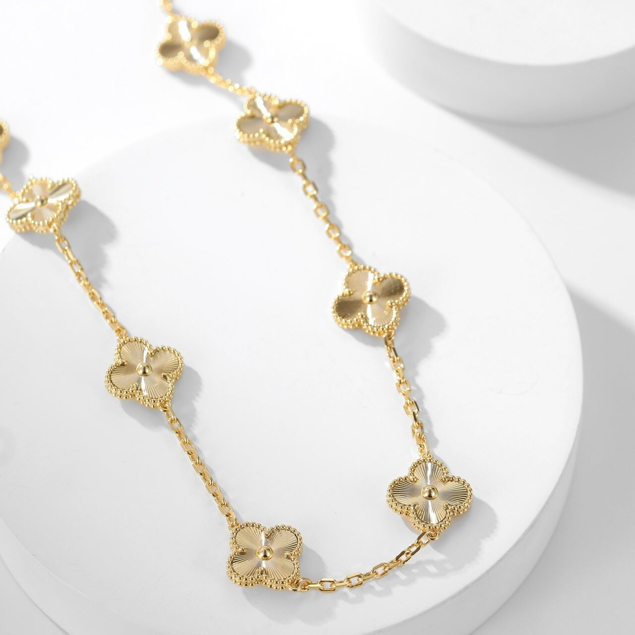 ¡®Glow¡¯CLOVER 10 MOTIFS LASER NECKLACE