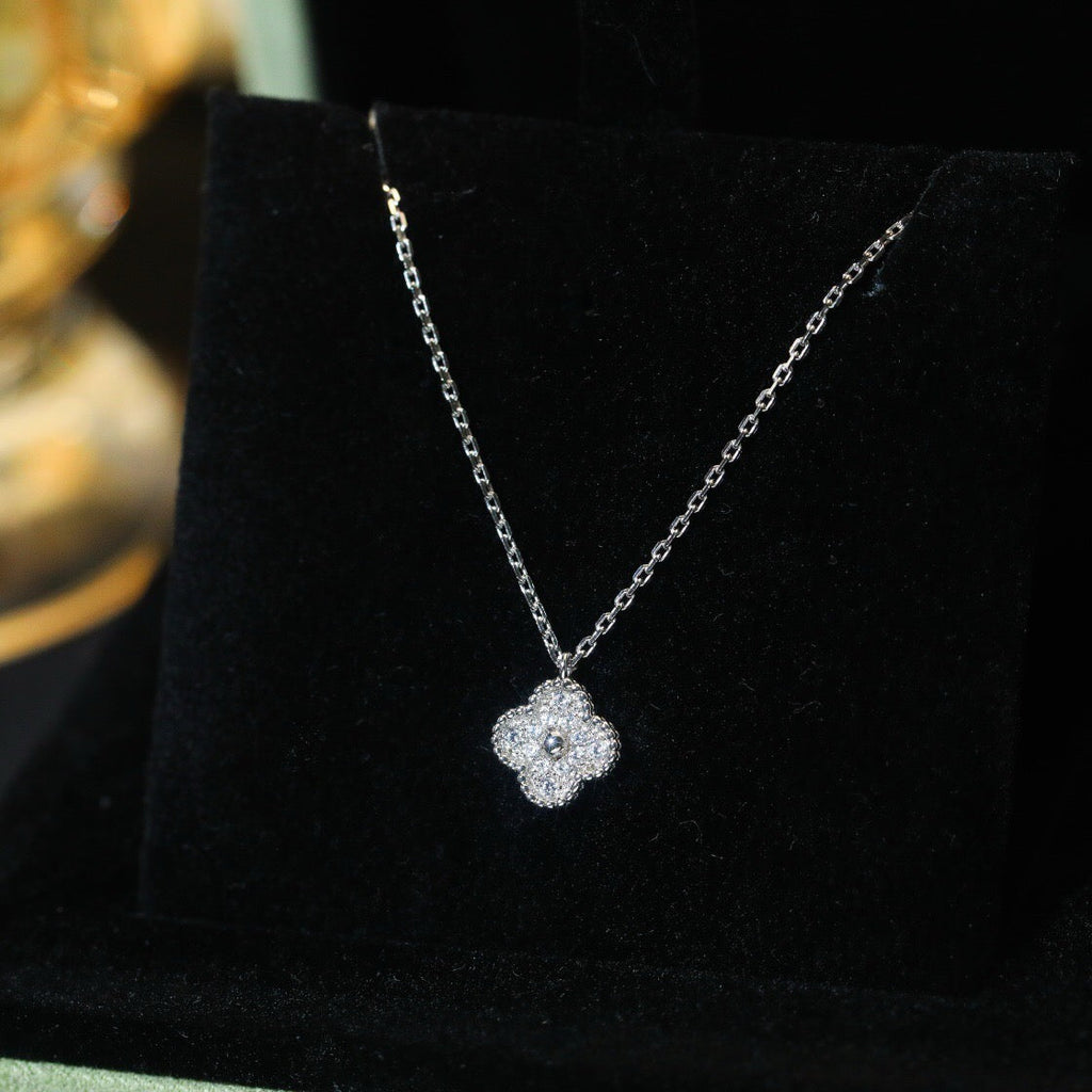 ¡®Glow¡¯CLOVER MINI 9.5MM PENDANT DIAMOND NECKLACE