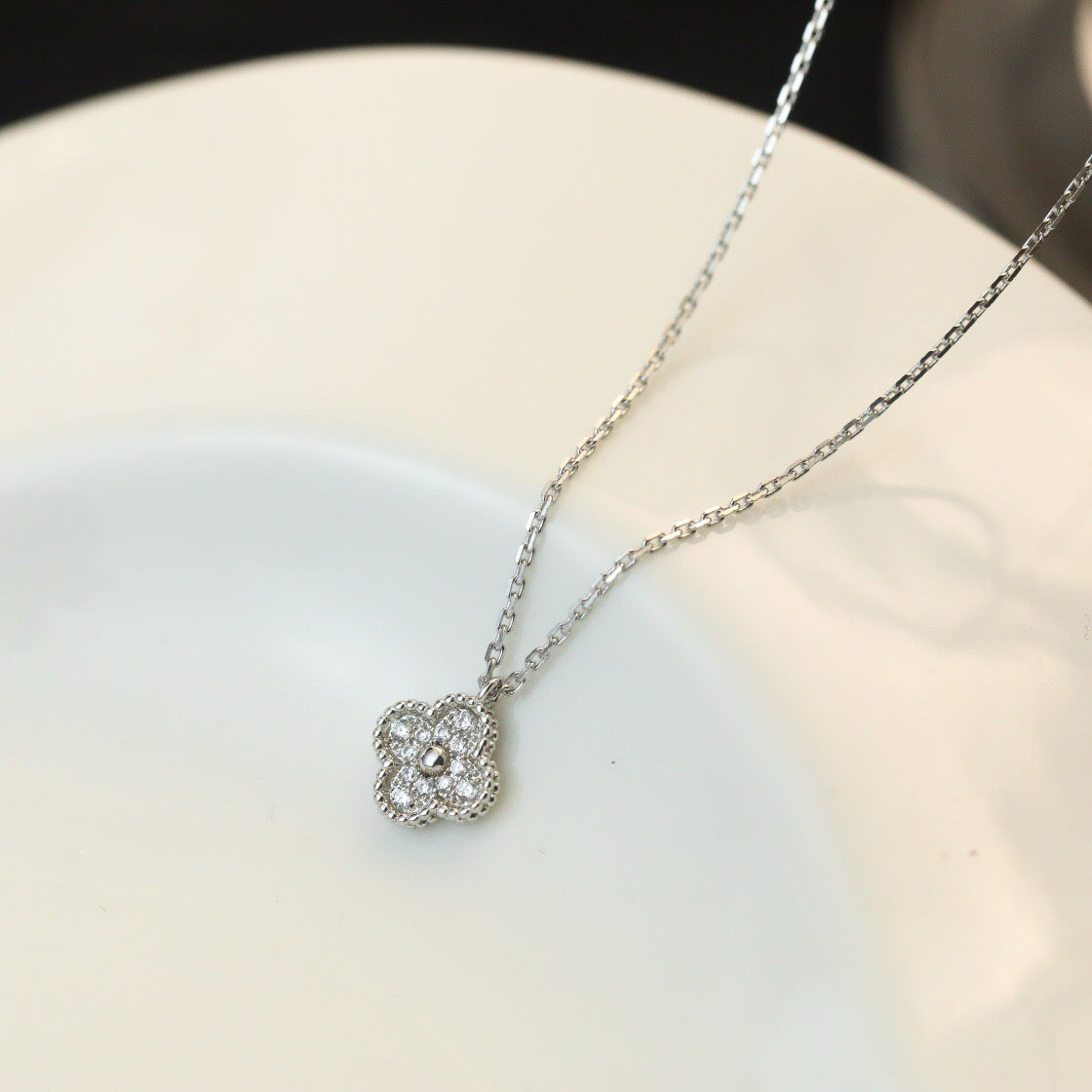 ¡®Glow¡¯CLOVER MINI 9.5MM PENDANT DIAMOND NECKLACE