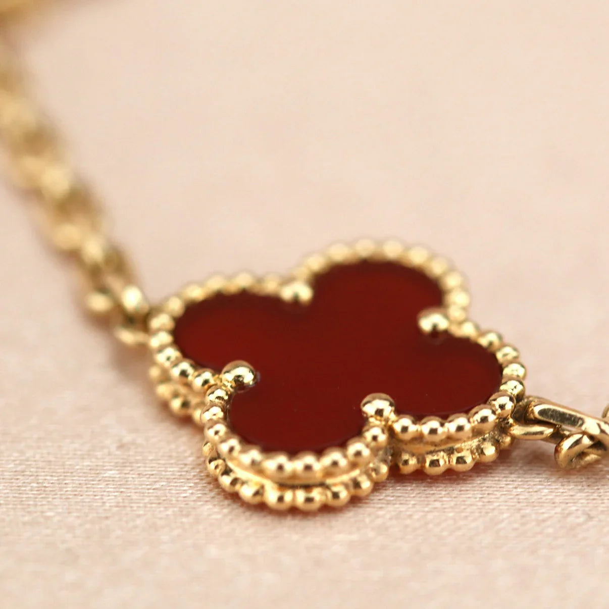 [Glow Jewelry] CLOVER 5 MOTIF RED CORNELIAN BRACELET COLLECTION