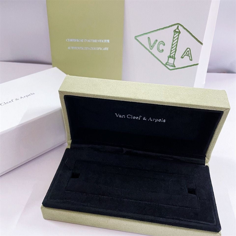 ¡®Glow¡¯VA CLOVER BRACELET NECKLACE RING BOX GIFT BAG