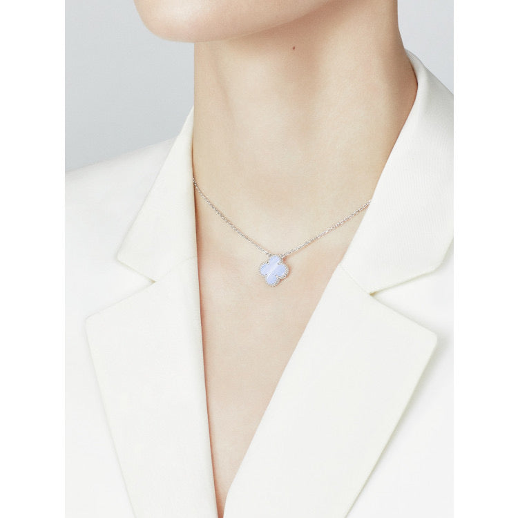 ¡®Glow¡¯CLOVER 15MM BLUE CHALCEDONY NECKLACE SILVER