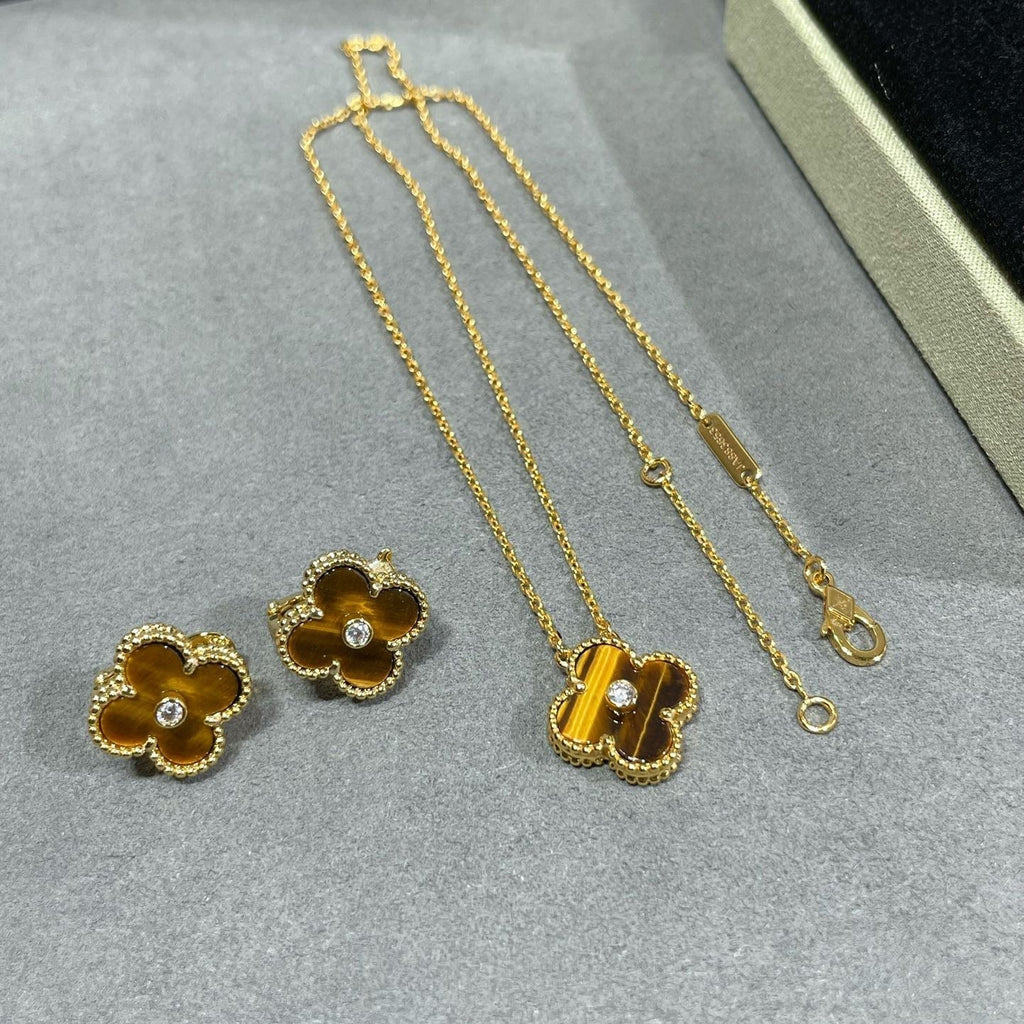 ¡®Glow¡¯CLOVER 15MM DIAMOND AND YELLOW TIGER'S EYE AGATE necklace
