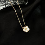 ¡®Glow¡¯LUCKY  WHITE MOP  PLUM BLOSSOM NECKLACE