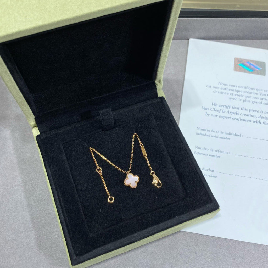 ¡®Glow¡¯CLOVER 15MM PINK MOTHER-OF-PEARL SINGLE FLOWER NECKLACE