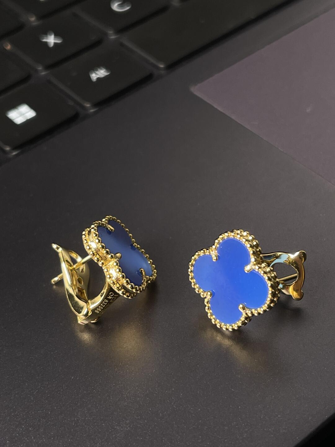 [Glow] CLOVER LARGE (20mm) 1 MOTIFS BLUE MOP STUD EARRINGS