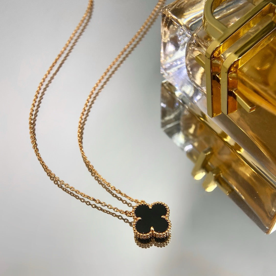 ¡®Glow¡¯CLOVER 15MM BLACK ONYX SINGLE FLOWER NECKLACE