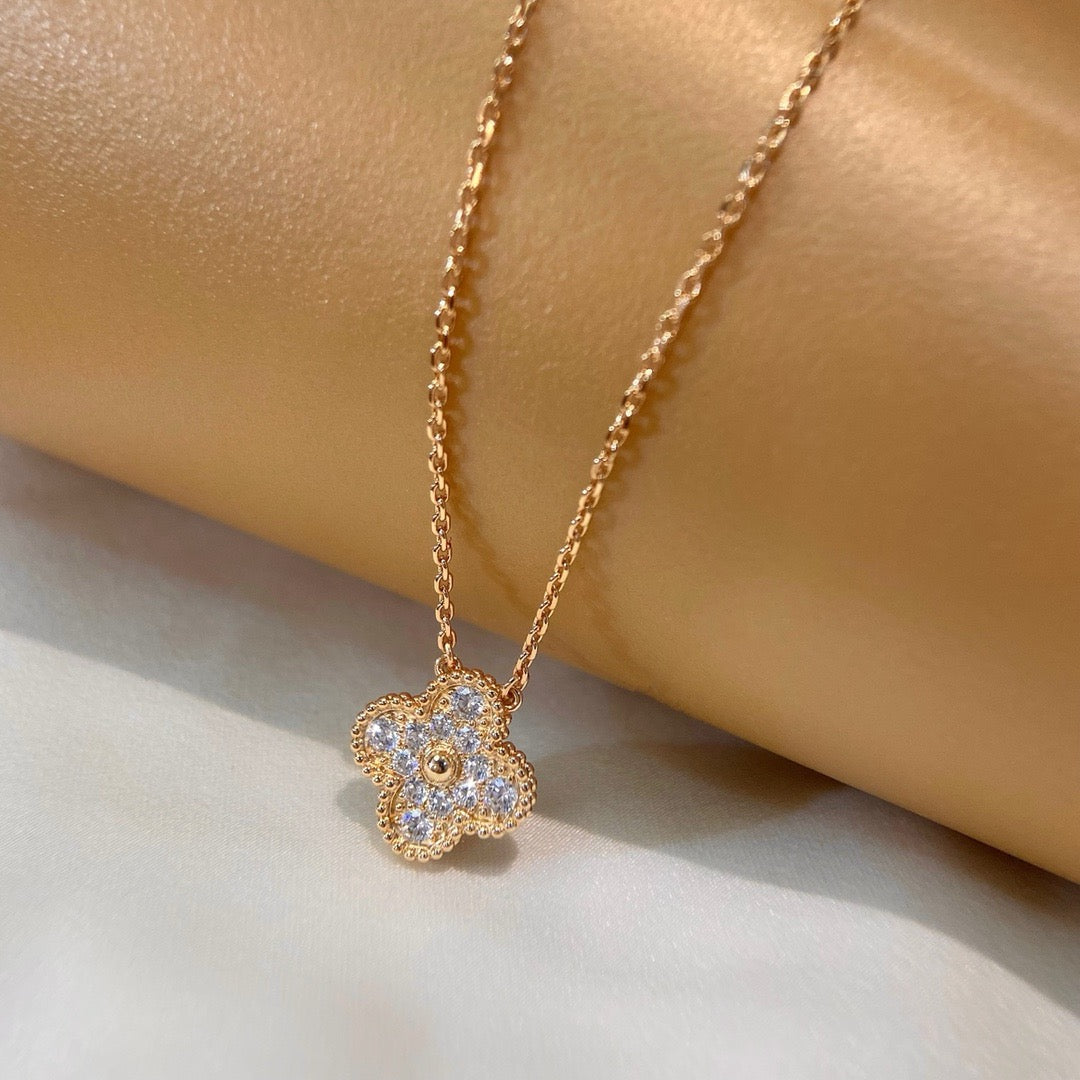 ¡®Glow¡¯CLOVER 15MM DIAMOND SINGLE FLOWER NECKLACE
