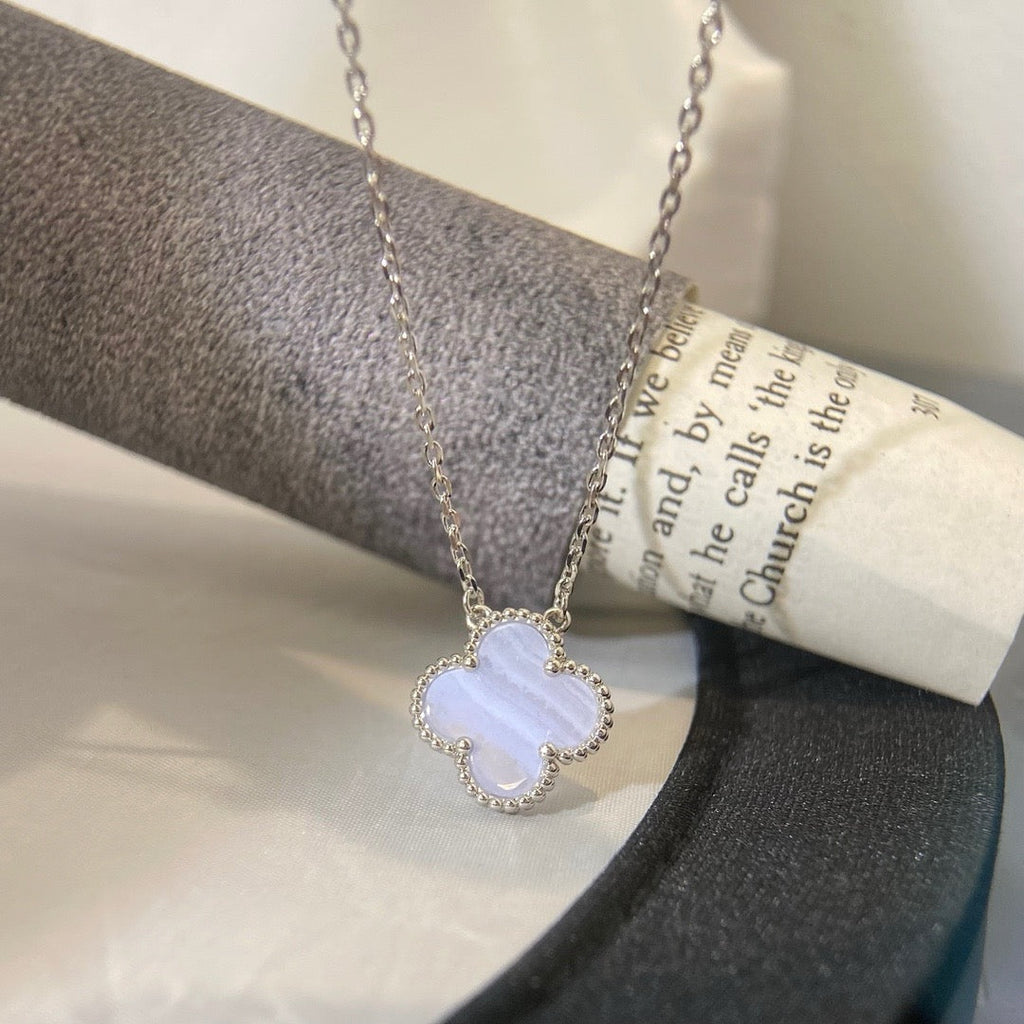 ¡®Glow¡¯CLOVER 15MM BLUE CHALCEDONY NECKLACE SILVER