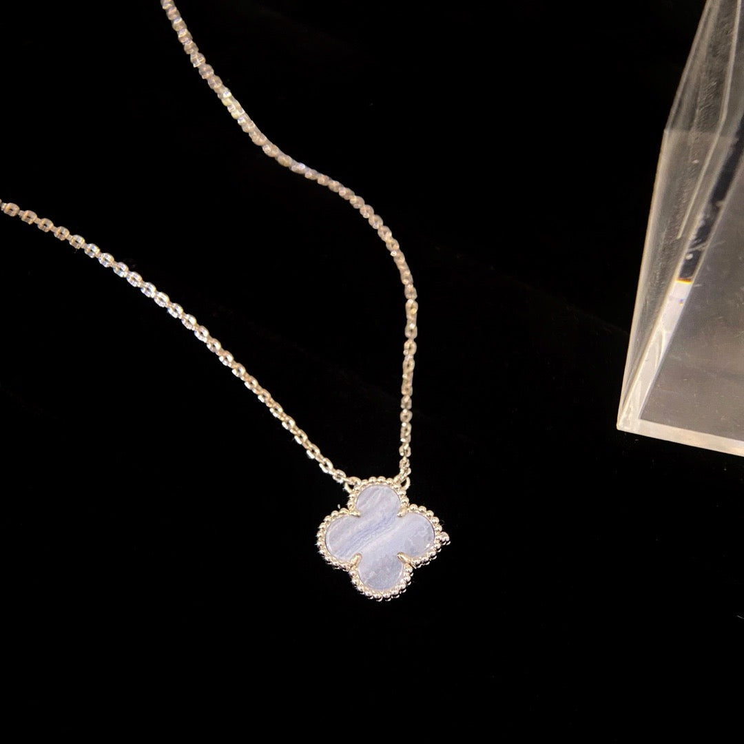 ¡®Glow¡¯CLOVER 15MM BLUE CHALCEDONY NECKLACE SILVER