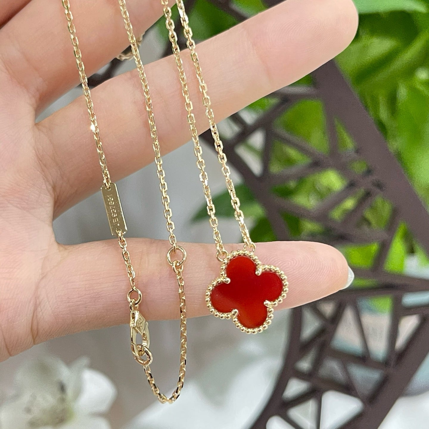 ¡®Glow¡¯CLOVER 15MM CARNELIAN SINGLE FLOWER NECKLACE