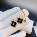 ¡®Glow¡¯CLOVER 15MM DIAMOND ONYX NECKLACE
