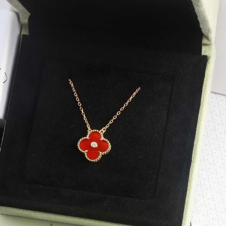 ¡®Glow¡¯CLOVER 15MM DIAMOND CARNELIAN NECKLACE