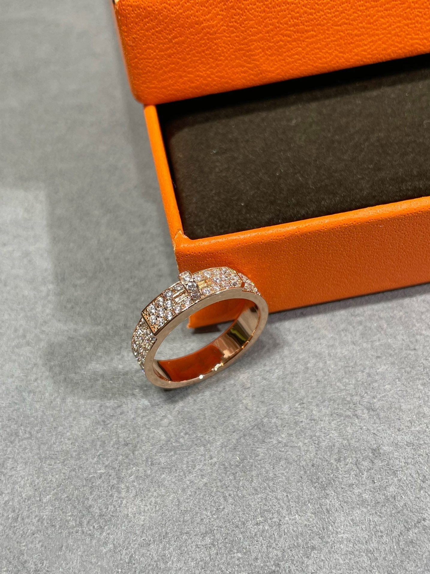GlowKELLY PINK GOLD DIAMOND RING