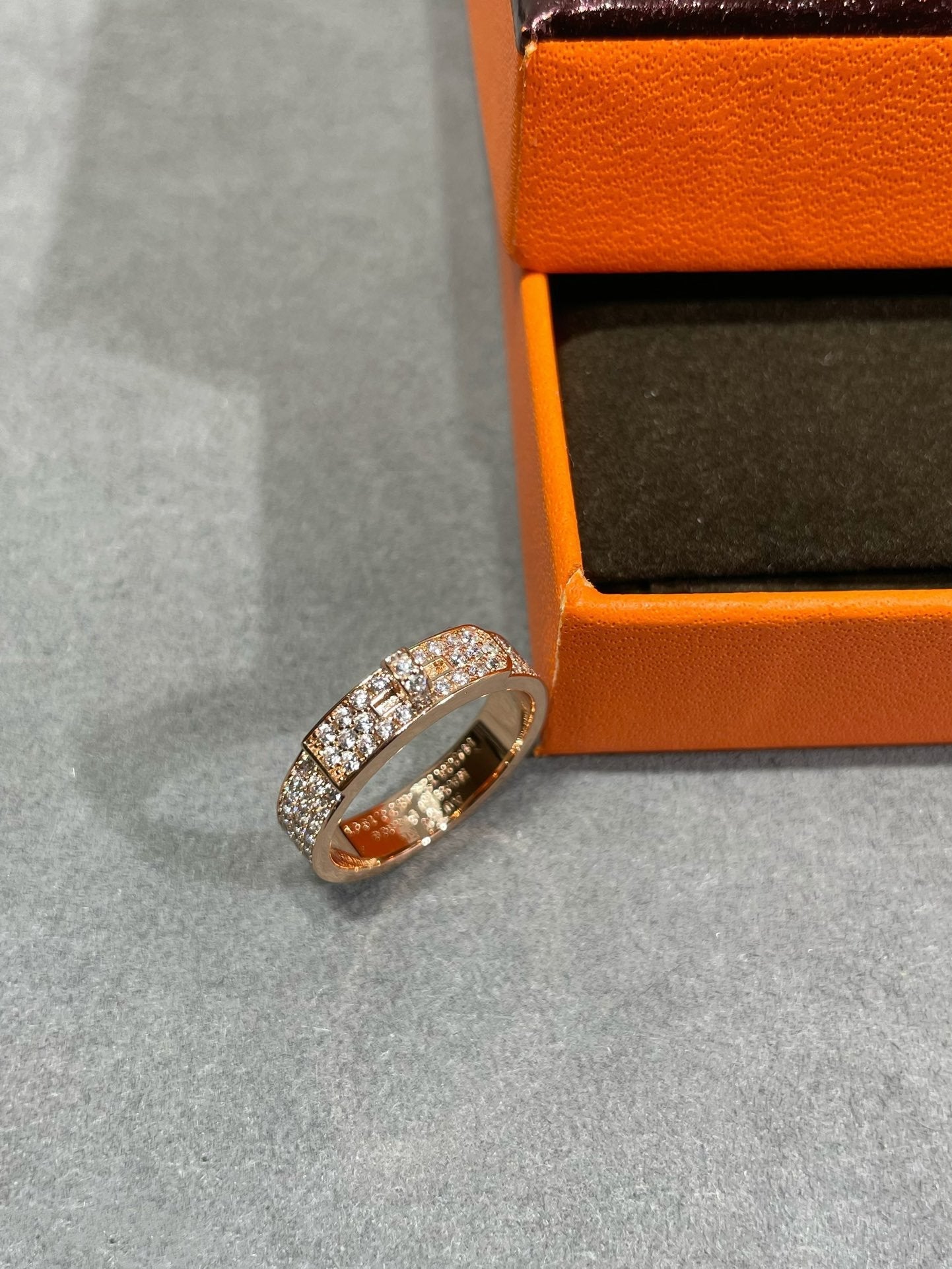GlowKELLY PINK GOLD DIAMOND RING