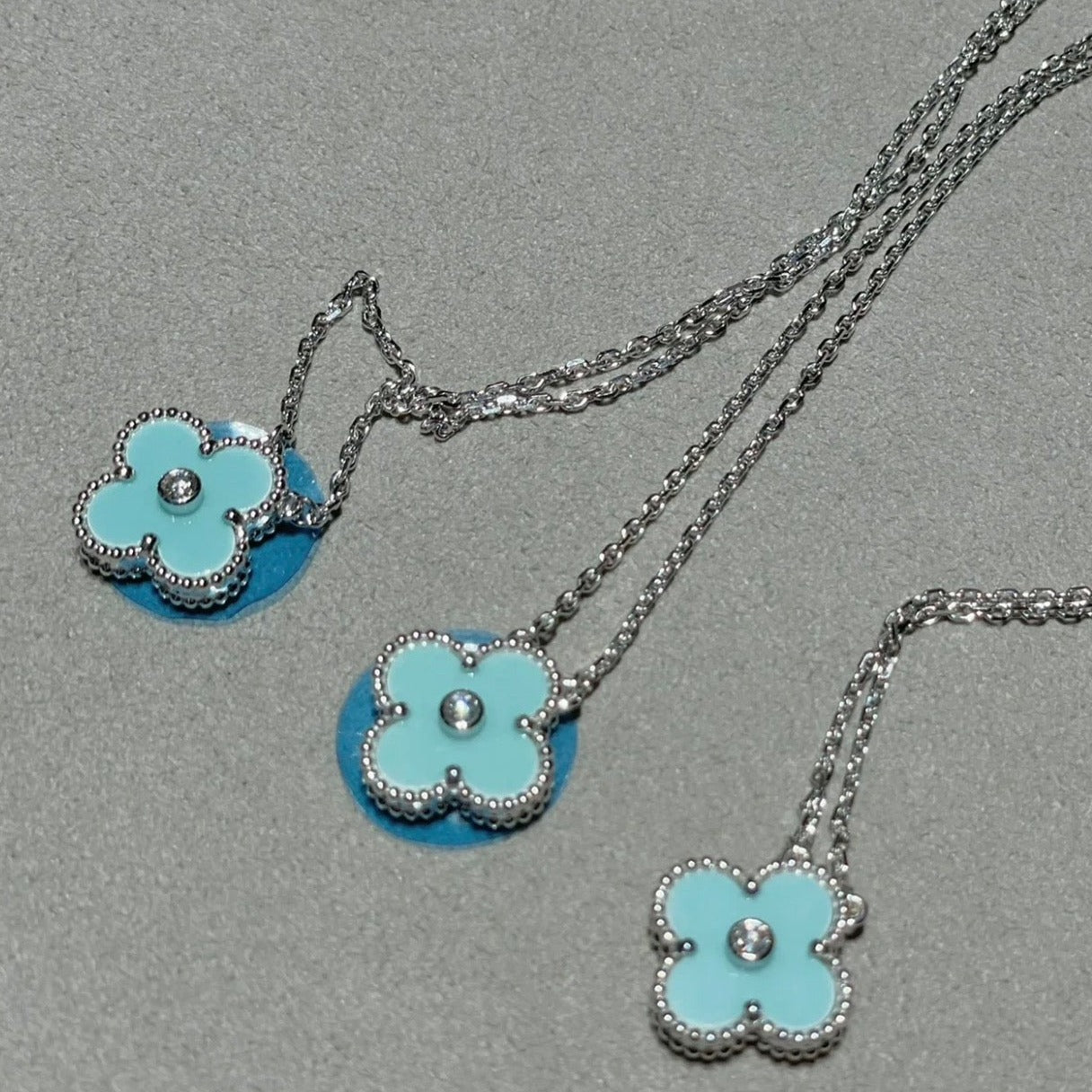 ¡®Glow¡¯CLOVER 1 DIAMOND LIGHT BLUE SILVER NECKLACE