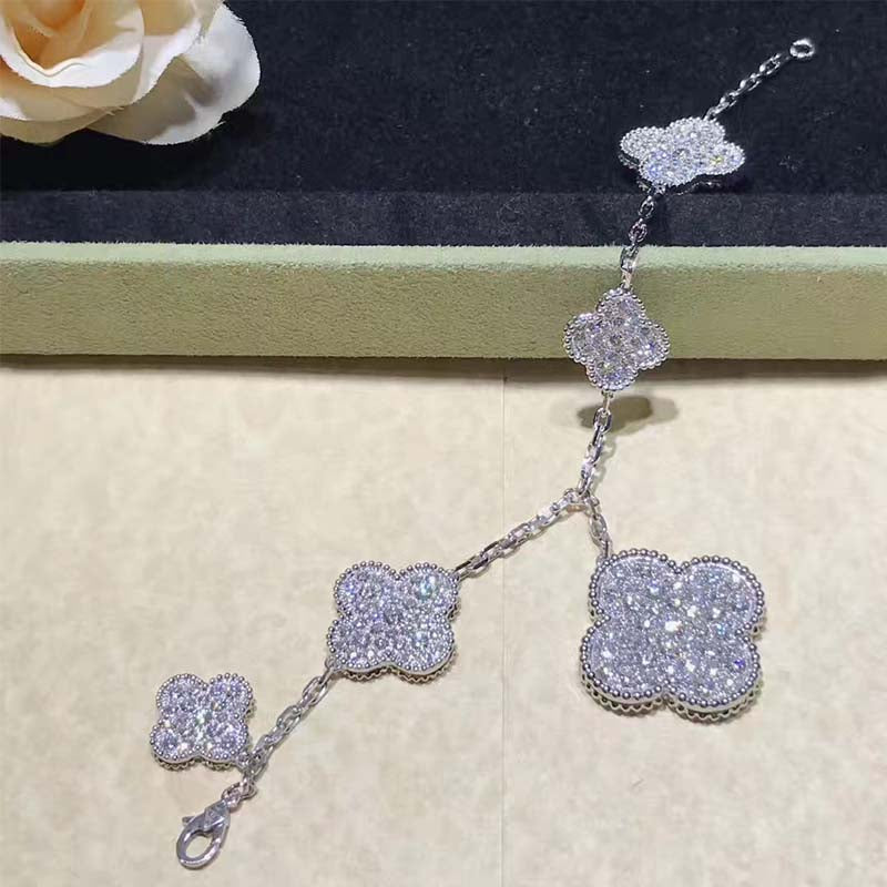 ¡®Glow¡¯CLOVER 6 MOTIFS SILVER DIAMOND BRACELET