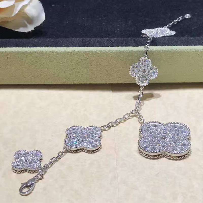 ¡®Glow¡¯CLOVER 6 MOTIFS SILVER DIAMOND BRACELET