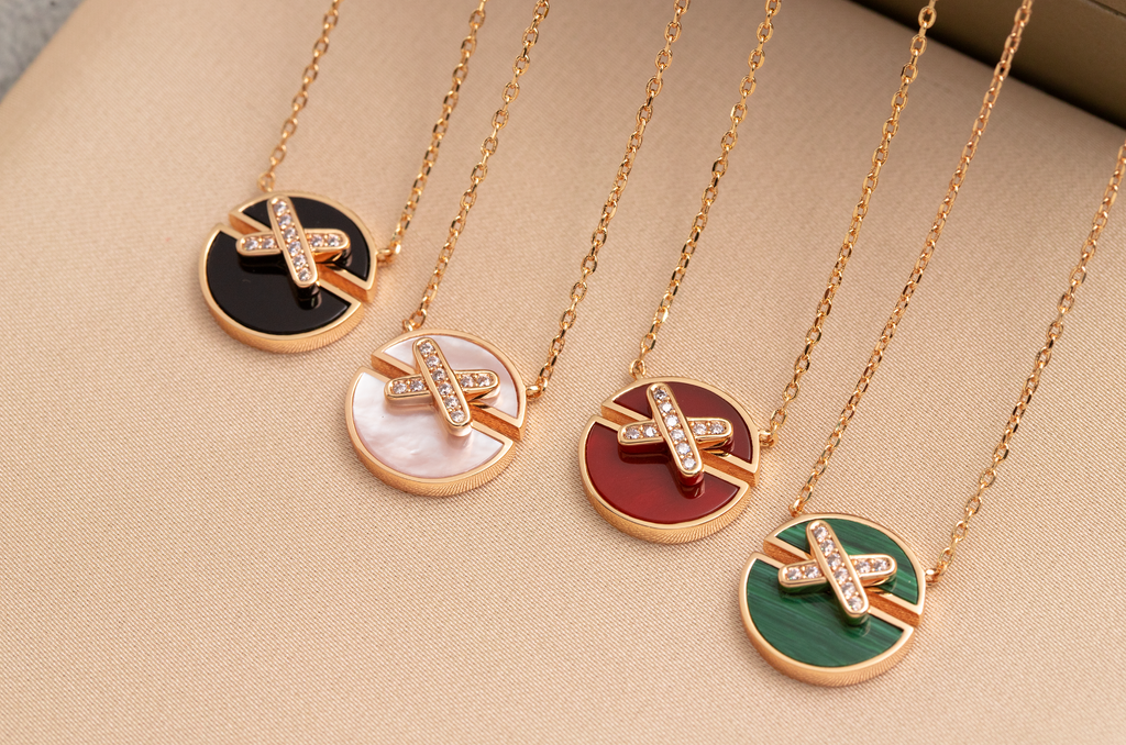 GlowJEUX DE PINK GOLD DIAMOND NECKLACE