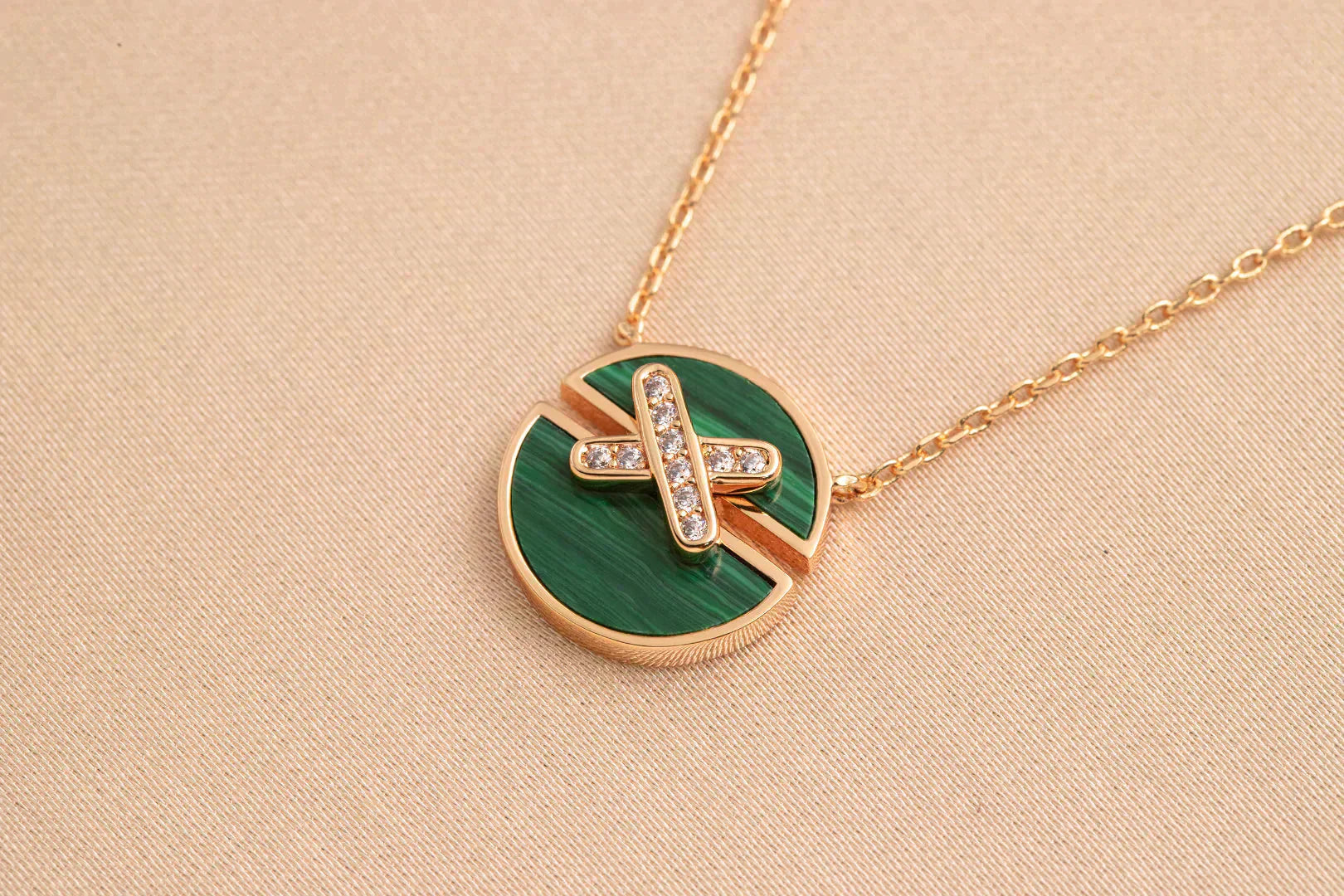 GlowJEUX DE ROSE GOLD DIAMOND NECKLACE