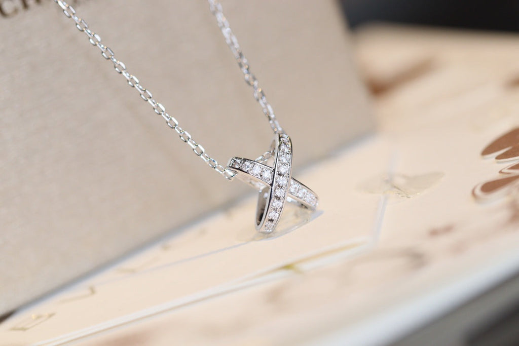 GlowJEUX DE DIAMOND NECKLACE