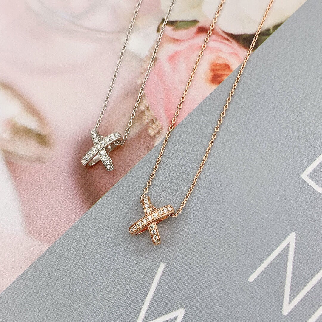 GlowJEUX DE DIAMOND NECKLACE