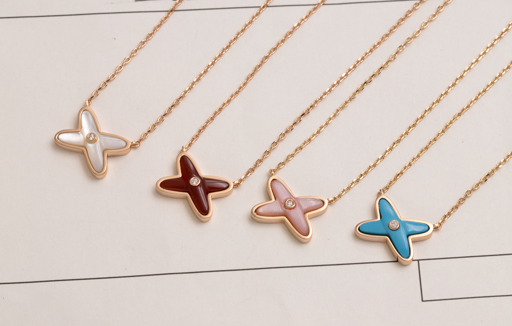 GlowJEUX DE NECKLACE 1 DIAMOND