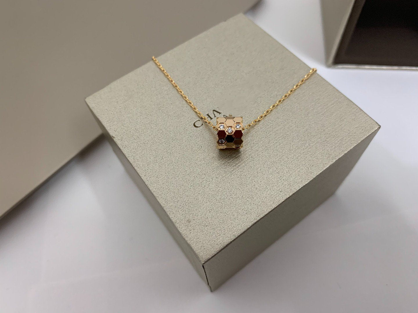 GlowBEE LOVE DIAMOND NECKLACE