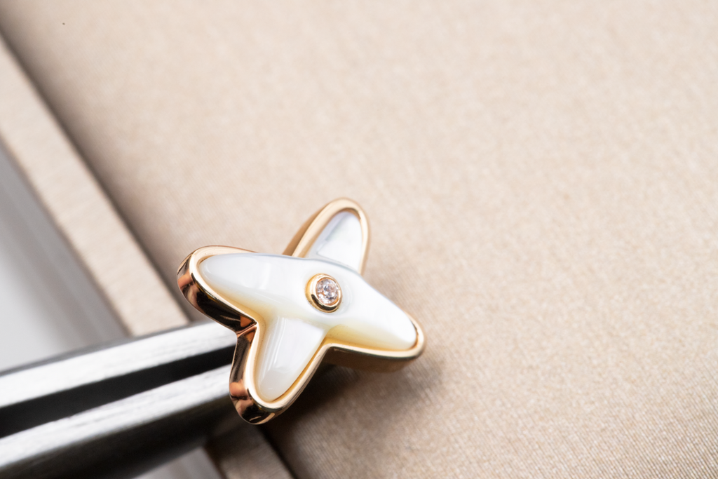 GlowJEUX DE WHITE MOP PINK GOLD DIAMOND EARRINGS