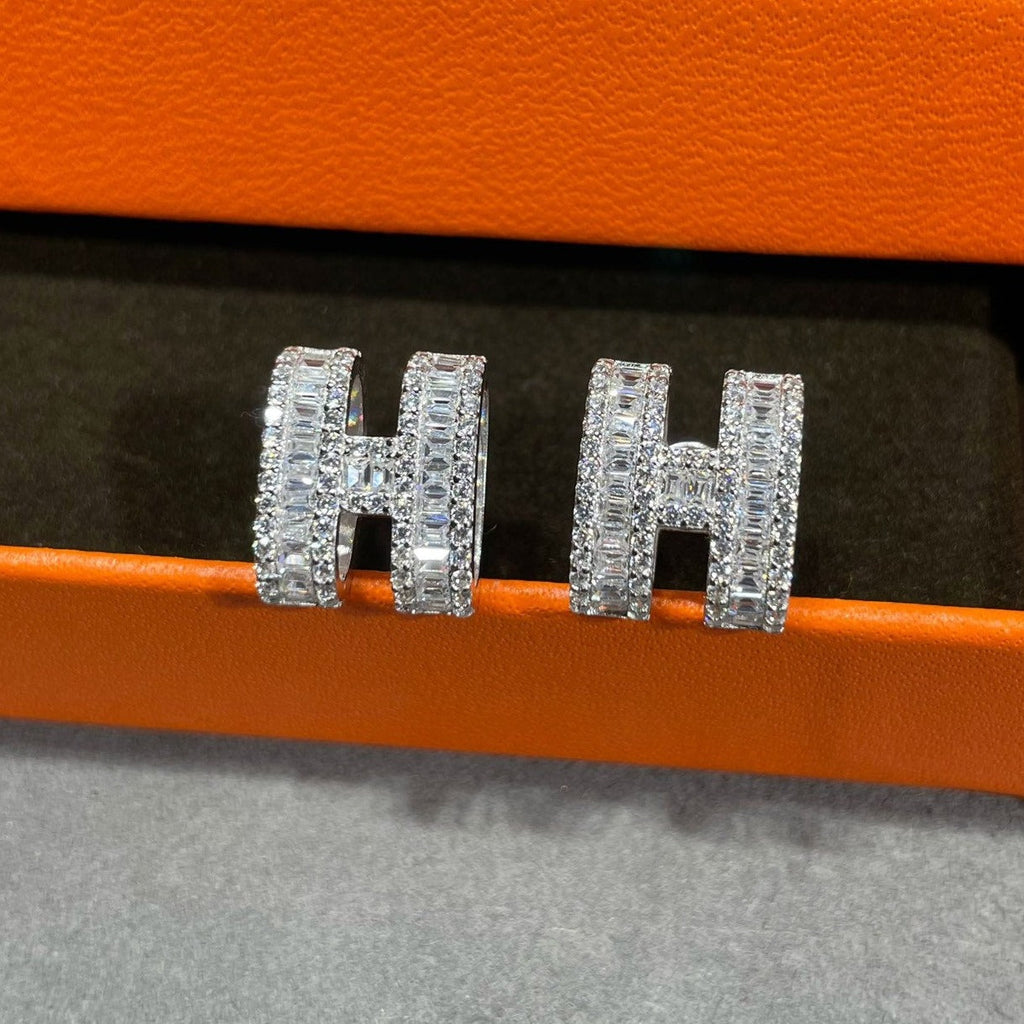 GlowH STUD EARRINGS WITH SILVER DIAMONDS