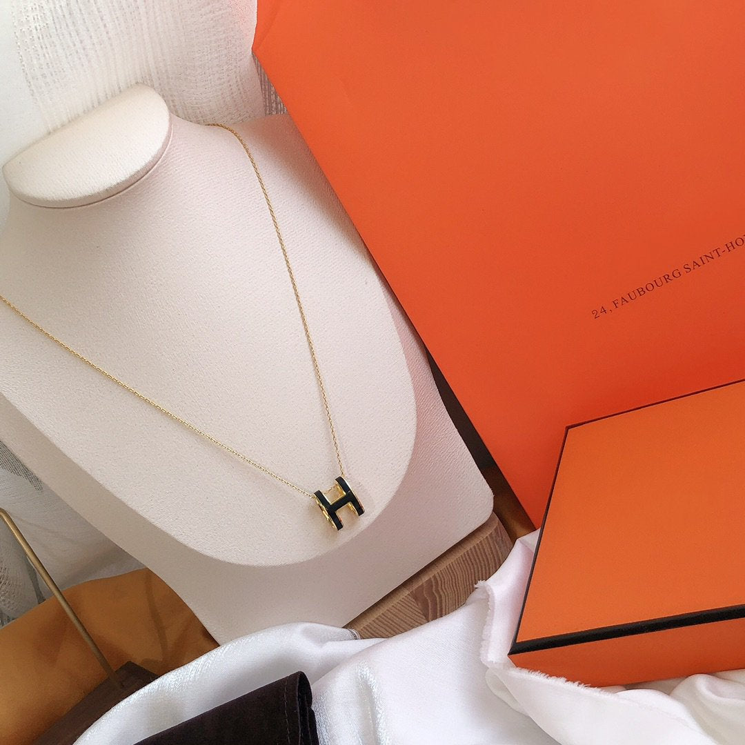 GlowHM CLIC BLACK ENAMEL GOLD NECKLACE