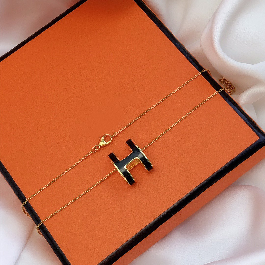 GlowHM CLIC BLACK ENAMEL GOLD NECKLACE