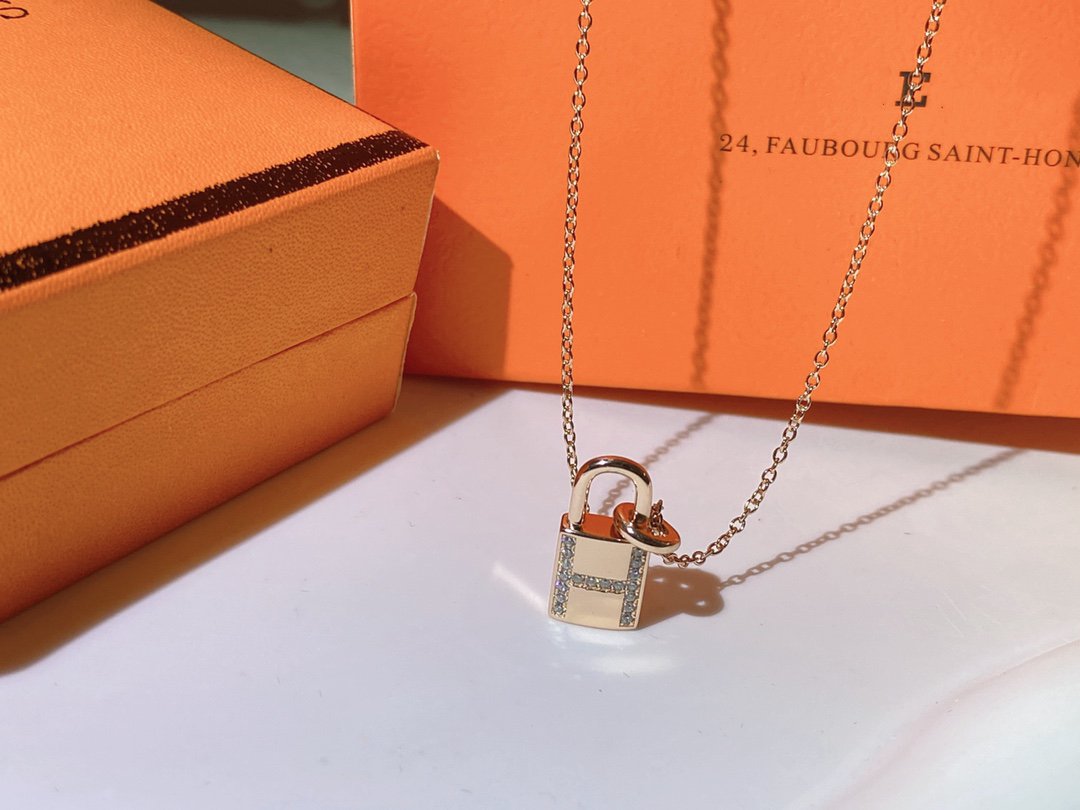 GlowHM ADVANCED NICHE LOCK HEAD NECKLACE DIAMONDS