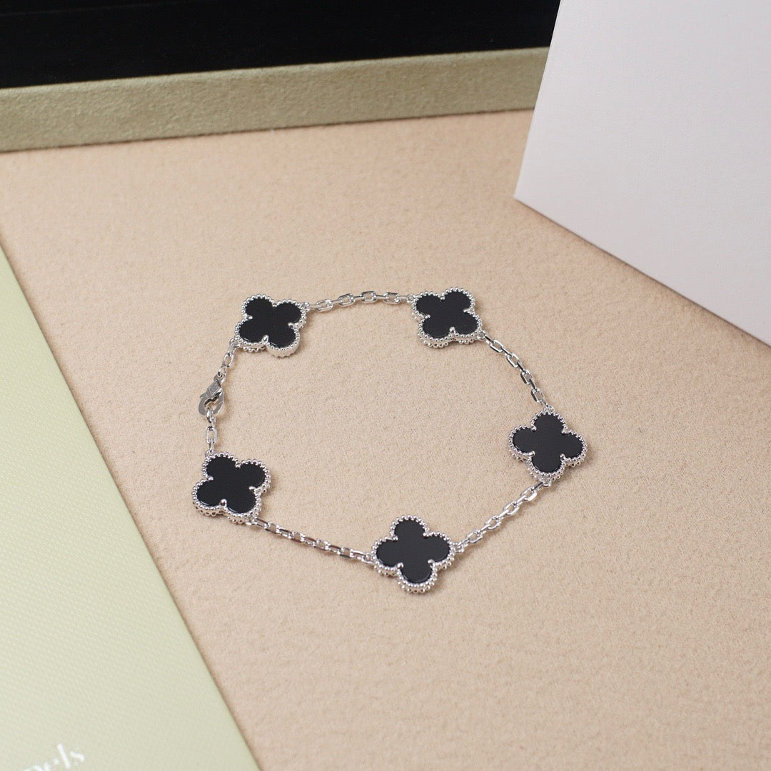 [Glow Jewelry] CLOVER 5 MOTIF ONYXS BRACELET COLLECTION