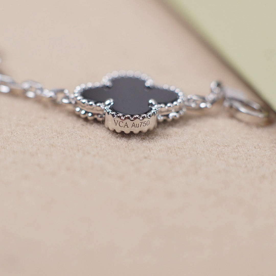 [Glow Jewelry] CLOVER 5 MOTIF ONYXS BRACELET COLLECTION