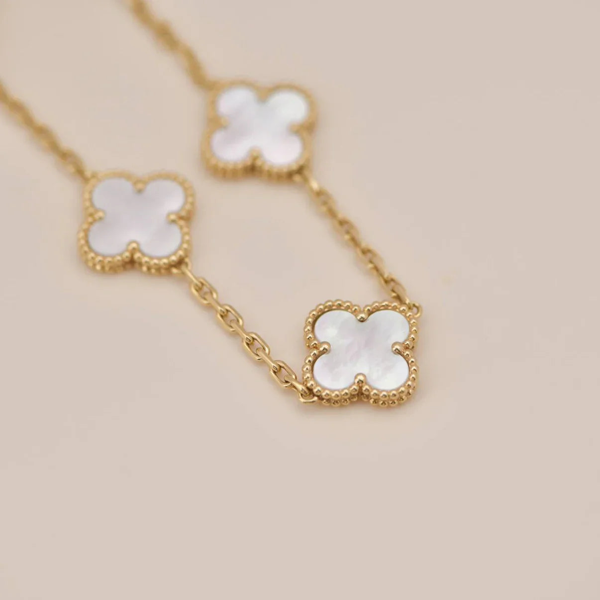 [Glow Jewelry]CLOVER WHITE PEARL MOP 5 MOTIF BRACELET COLLECTION