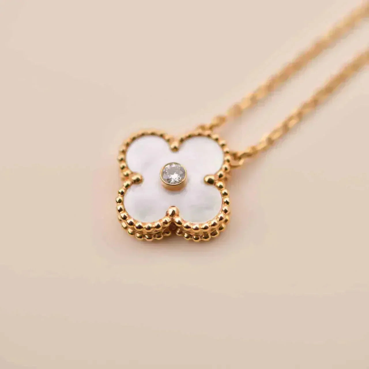 ¡®Glow¡¯CLOVER 15MM DIAMOND WHITE FRITILLARIA NECKLACE