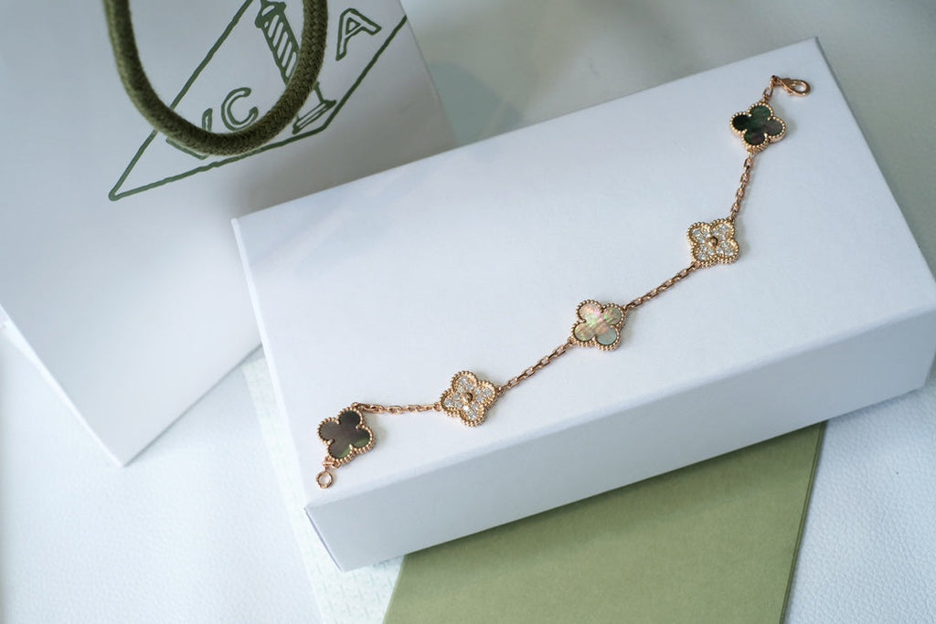 [Glow]New  CLOVER 5 MOTIF GRAY MOP BRACELET COLLECTION
