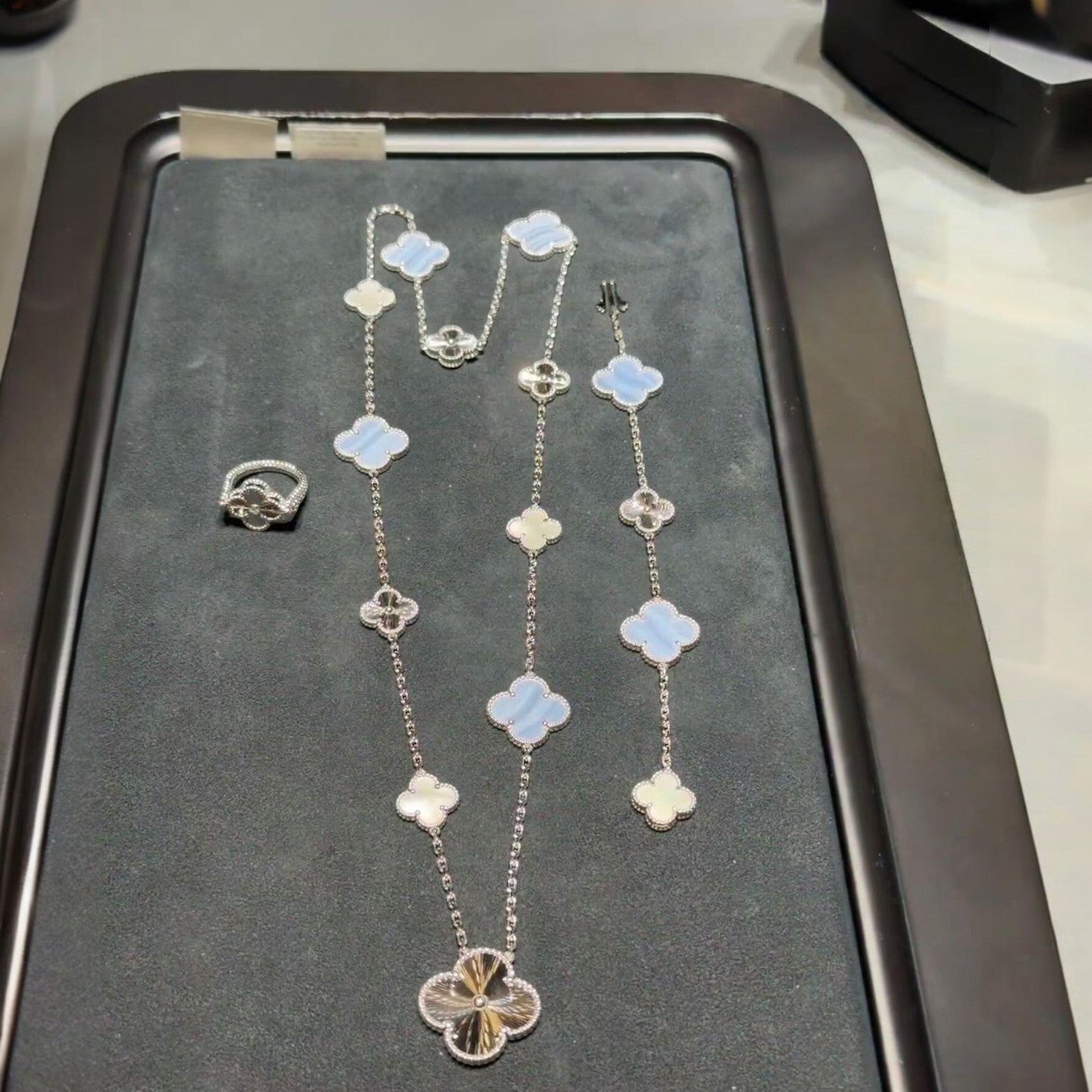 [Glow Jewelry]DETACHABLE CLOVER 15(11+4) FLOWER SILVER NECKLACE SET